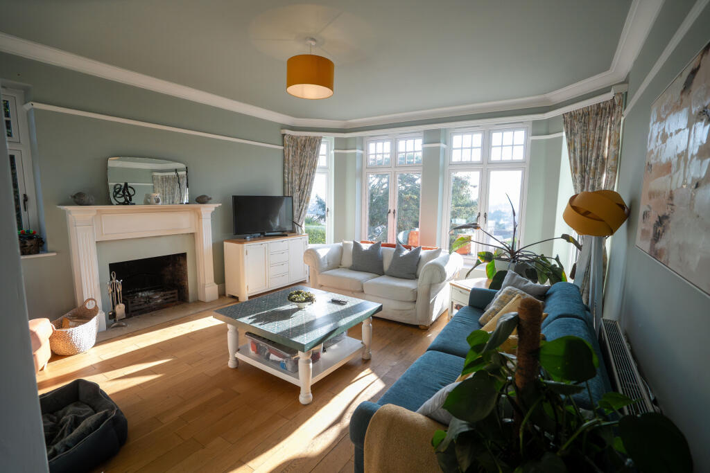 North Hill, Minehead - Spacious family home with stunning views photo 3