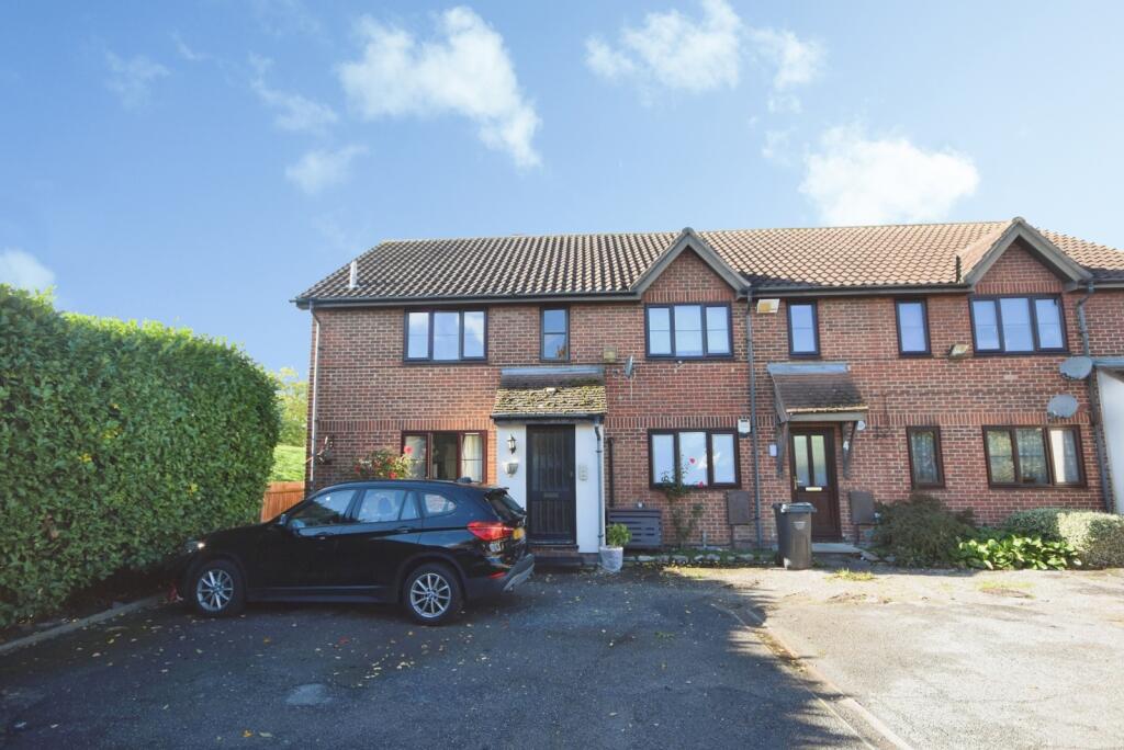 1-bed flat on Chaseway, Basildon, Essex, SS16, £170,000