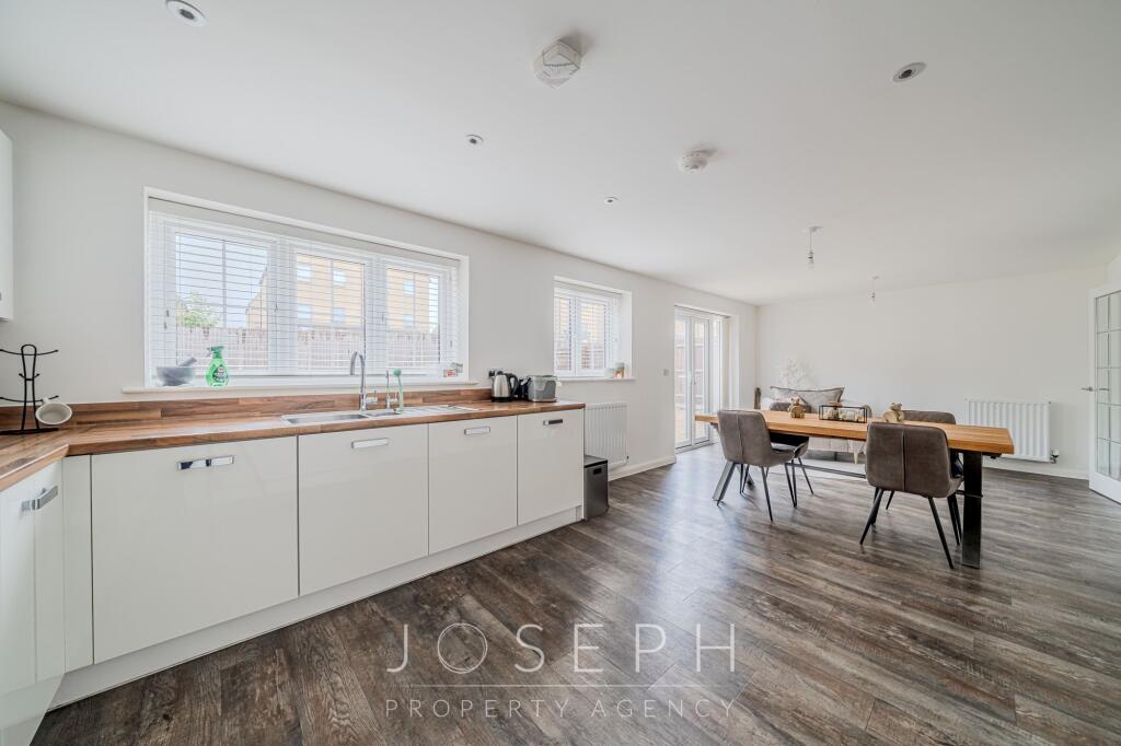 House in Ipswich - View 5