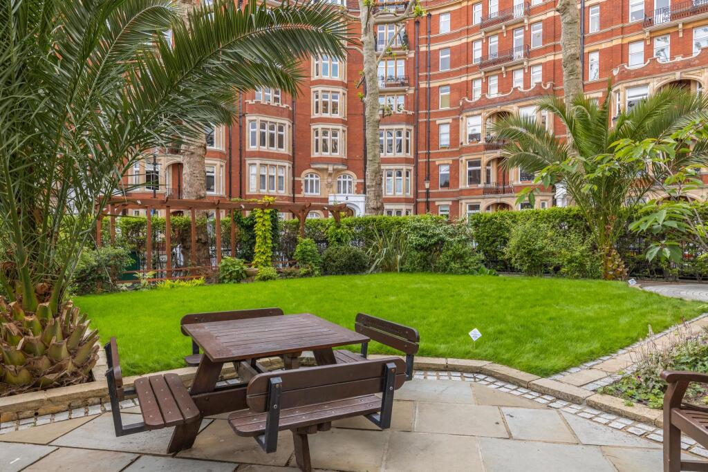 Apartment in London, Kensington - View 4