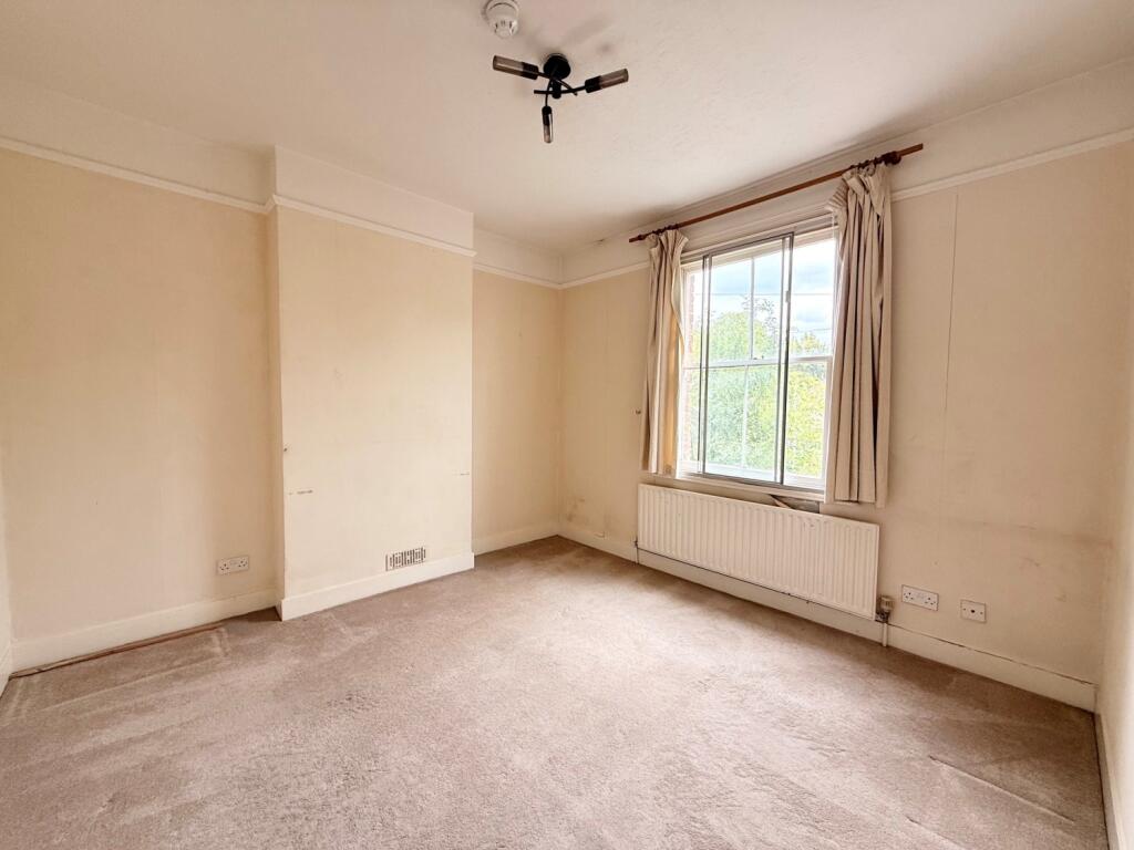 House in Twickenham - More
