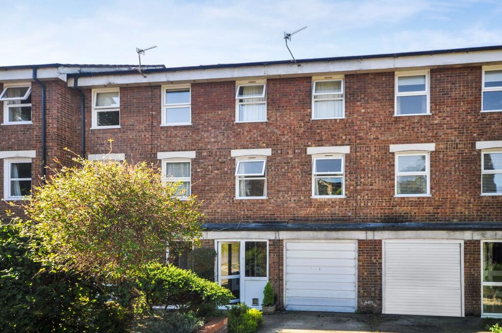 Main image of property: Templars Close, Wheatley, OX33