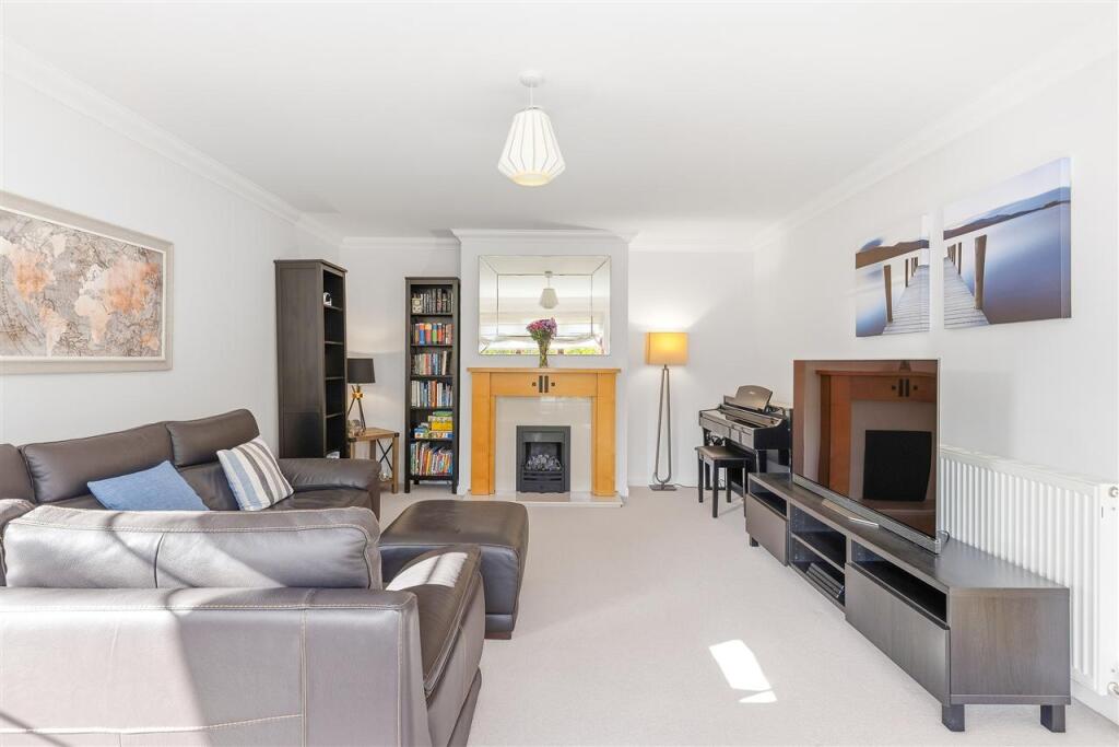 House in Edinburgh, West Lothian - More