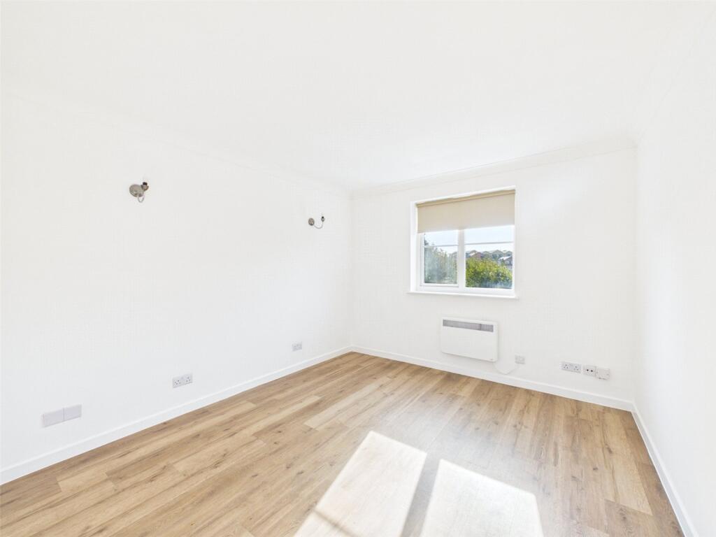 Apartment in Twickenham - View 5