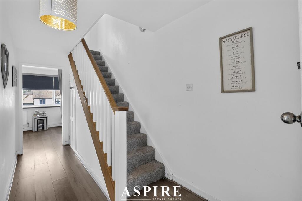 Apartment in Castle Point, Benfleet - View 4