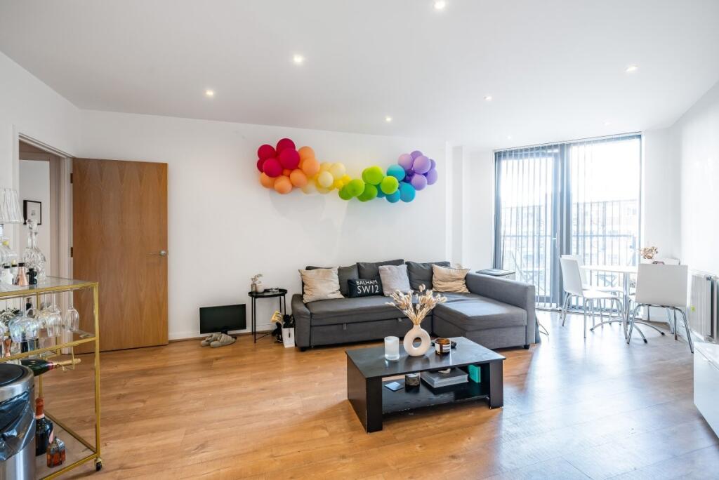 Apartment in London - More