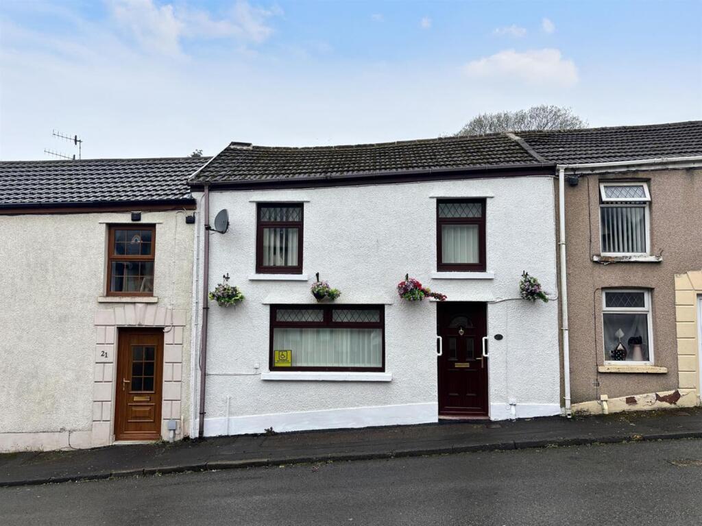 Main image of property: Long Row, Felinfoel, Llanelli