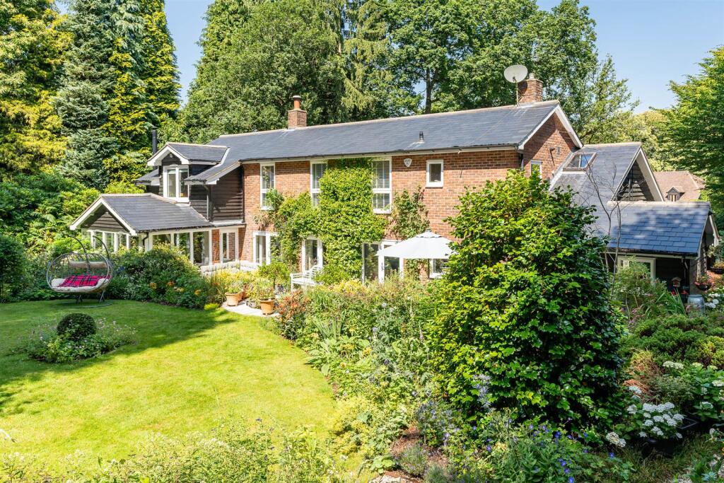 Lanercost Close, Welwyn