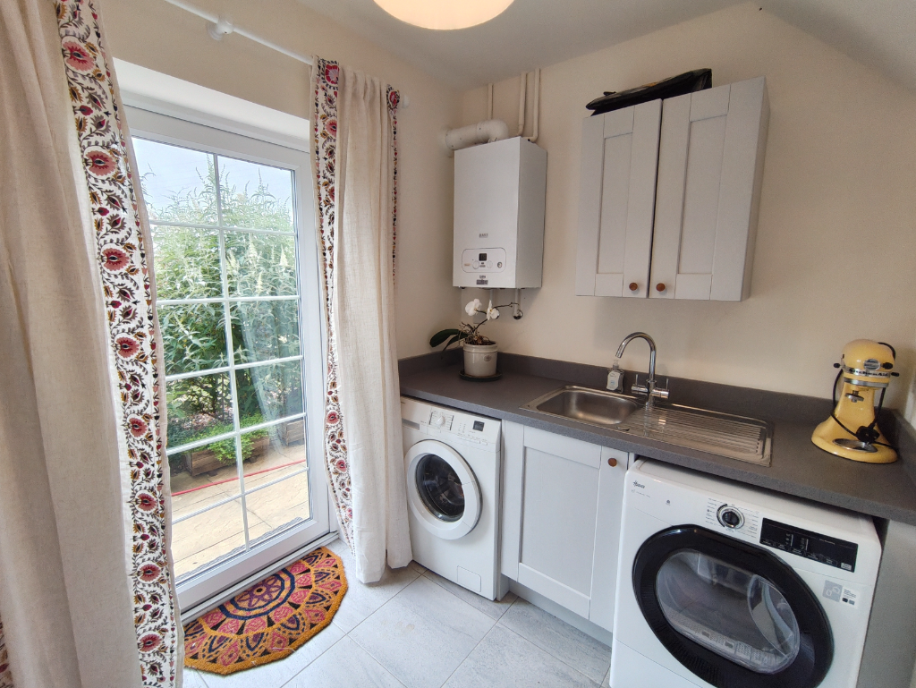 House in Basingstoke and Deane, Chapmansford, Hurstbourne Priors - More
