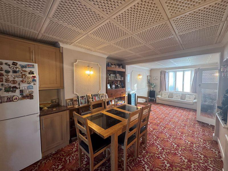 Byron Avenue, Cranford, Hounslow - View 3