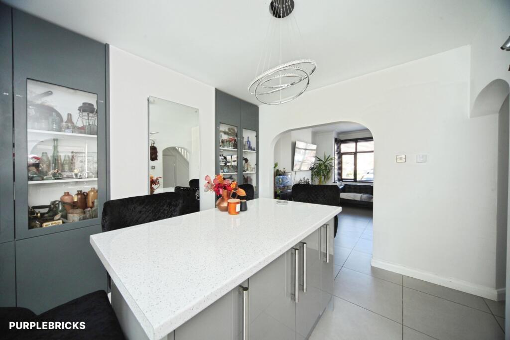 House in Luton - View 4