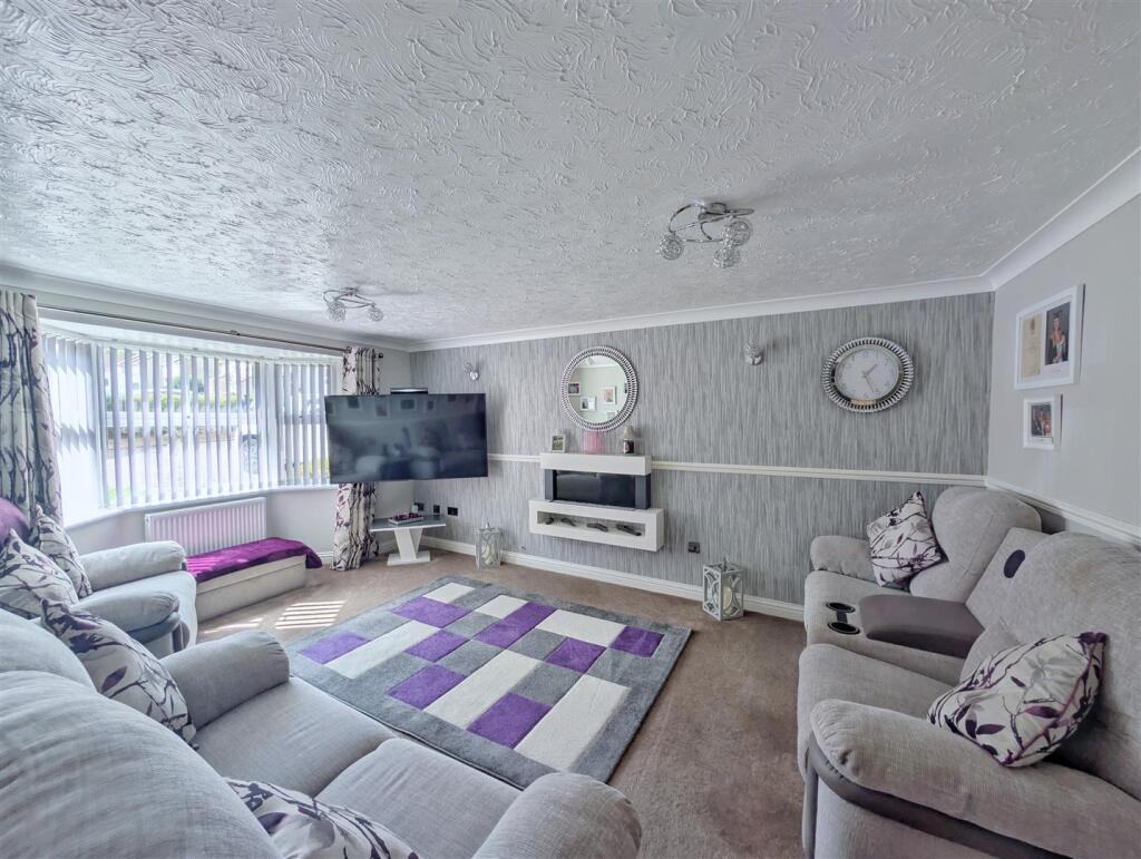 House in Gloucester - View 5
