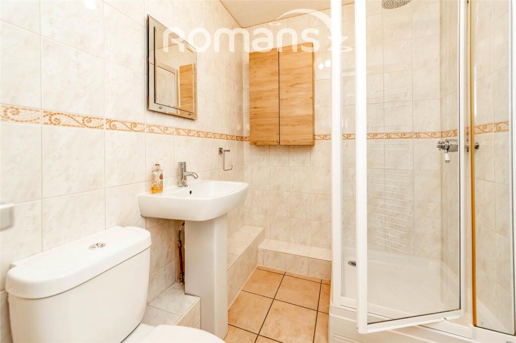 Apartment in Hart, Crookham Village - More