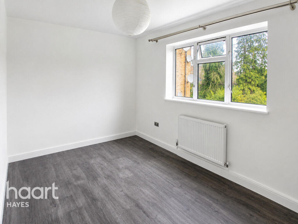 Apartment in Uxbridge, Cowley - View 5