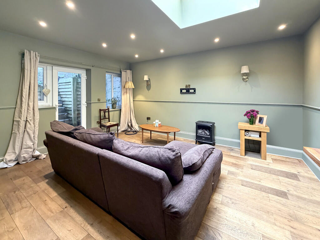 Apartment in Frome - View 3