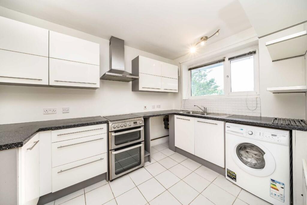 Apartment in London, Harlesden - View 3
