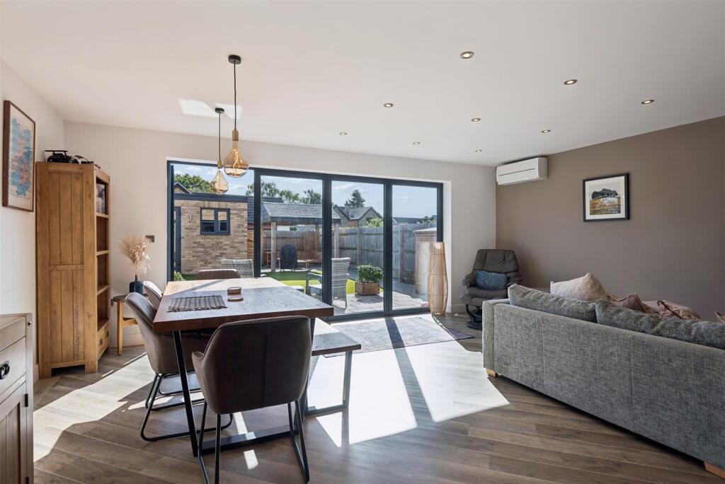 House in Meppershall, Central Bedfordshire - View 5