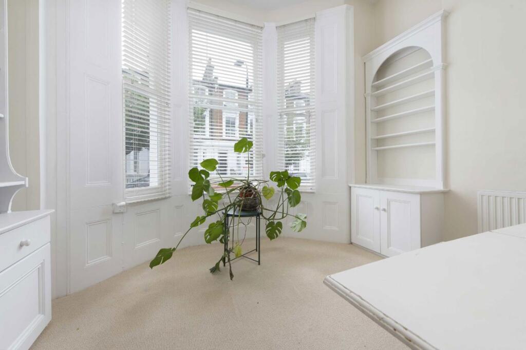 Apartment in London - More