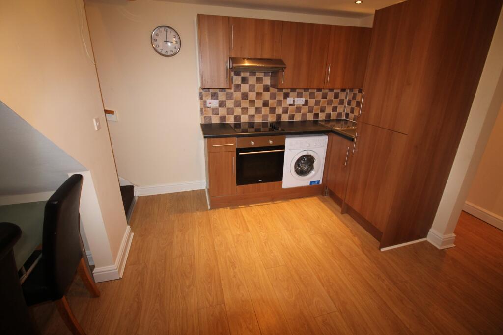 Apartment in Cardiff, Maindy, Cathays - View 6
