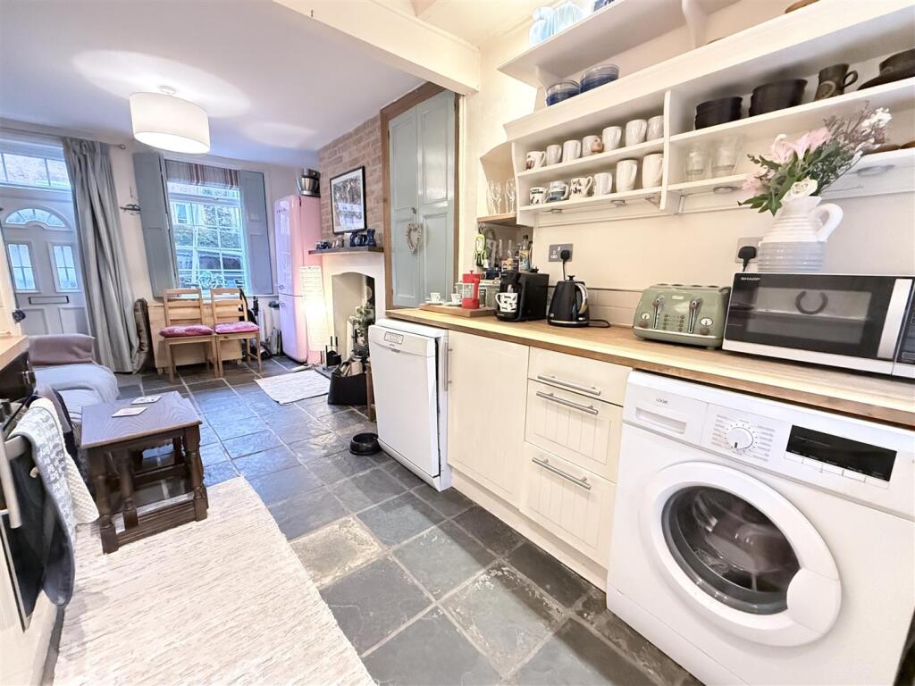 House in Nottingham - View 4