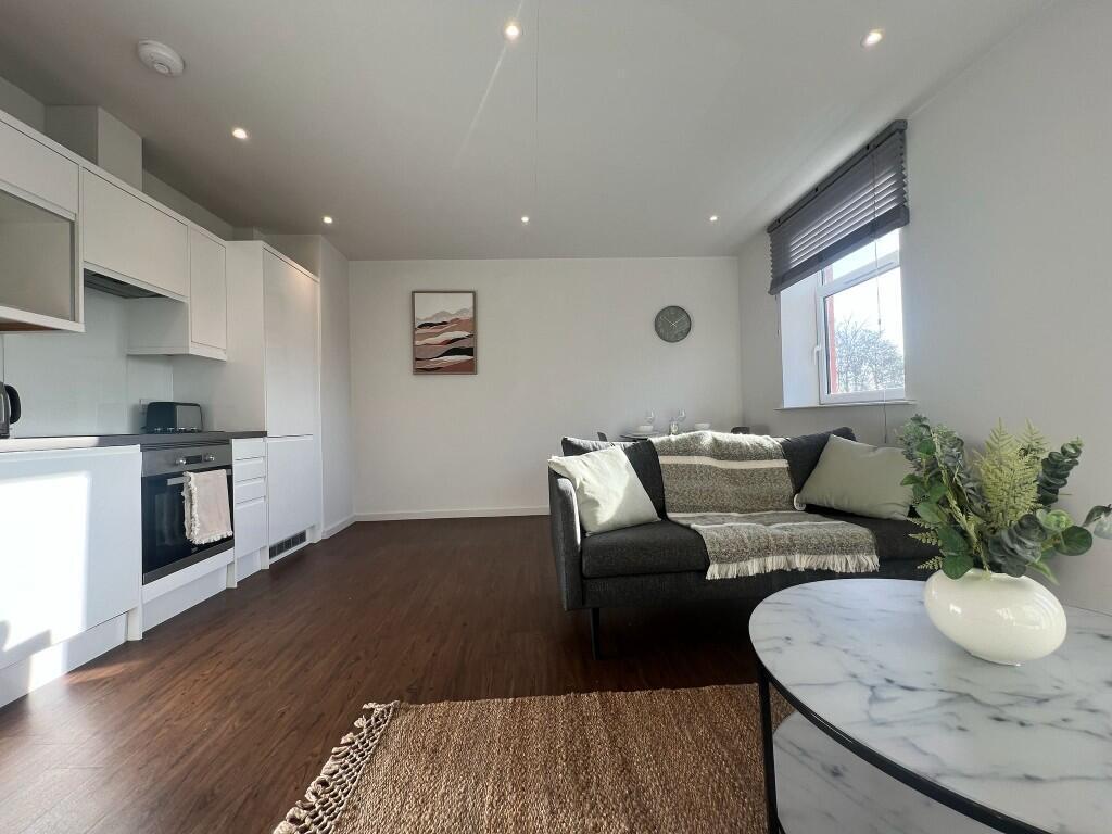 Main image of property: Heaidingley Park, 8 Victoria Road, Park House