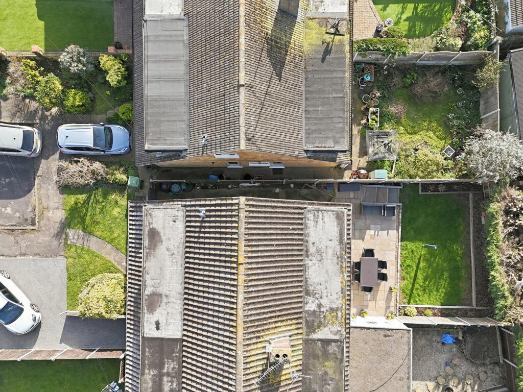 Highcliffe Close, Wickford, SS11 photo 3