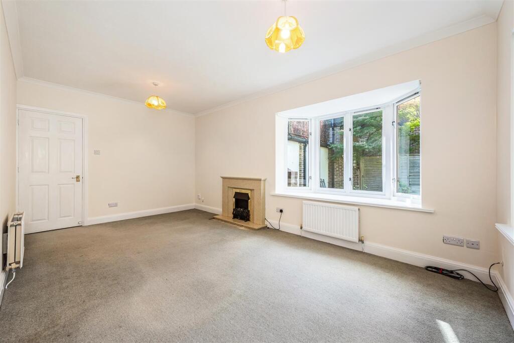 Apartment in Chichester, Summersdale - More