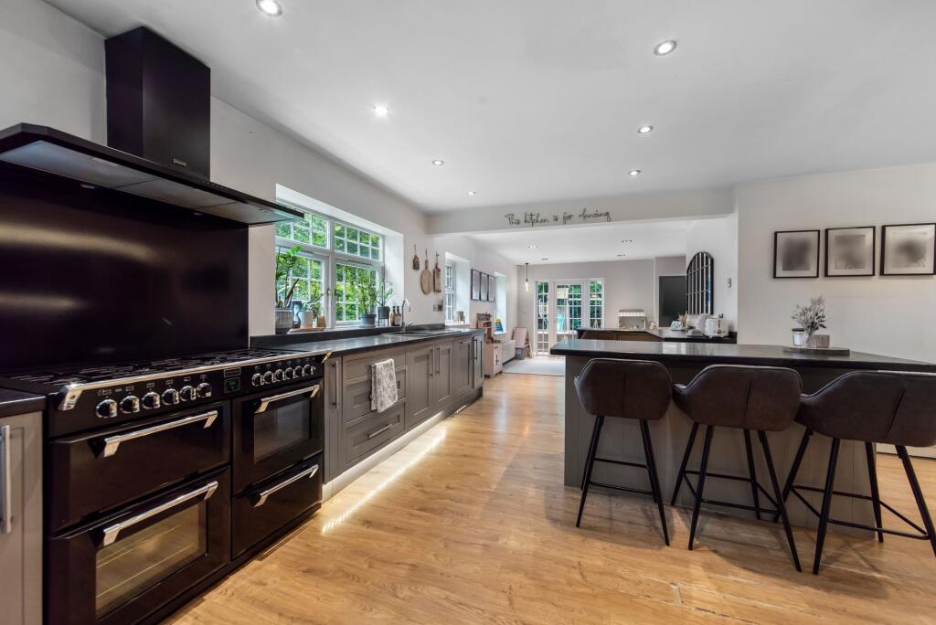 Heath House Drive, Wombourne, WV5 photo 4