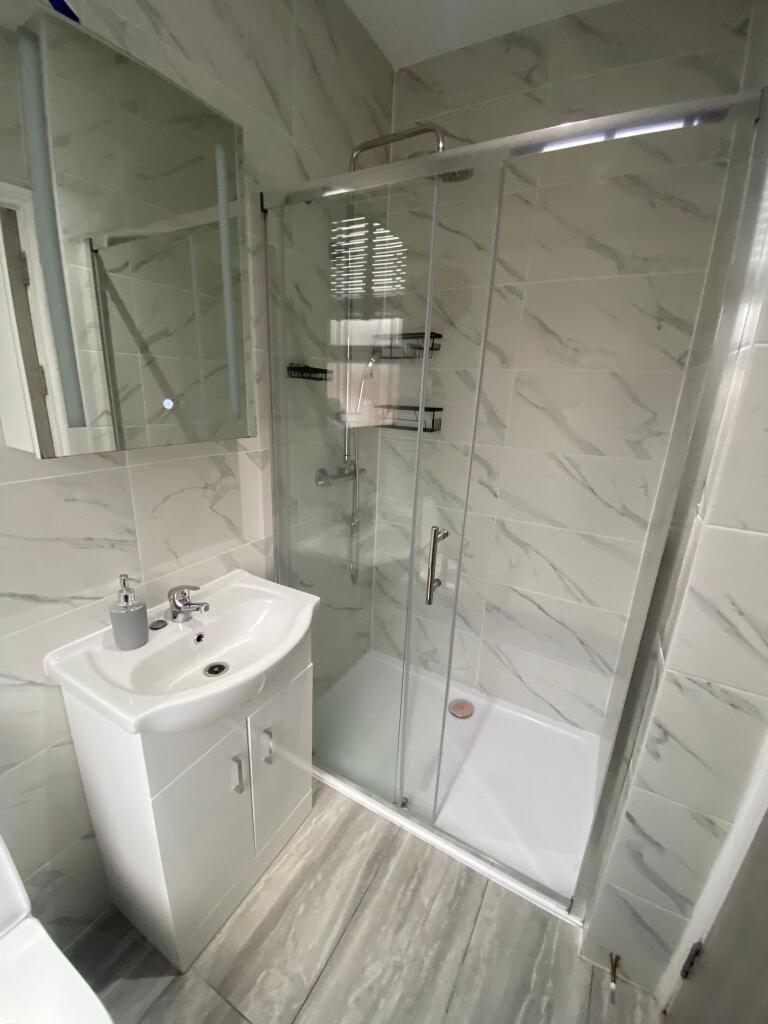 1 bedroom house share for rent