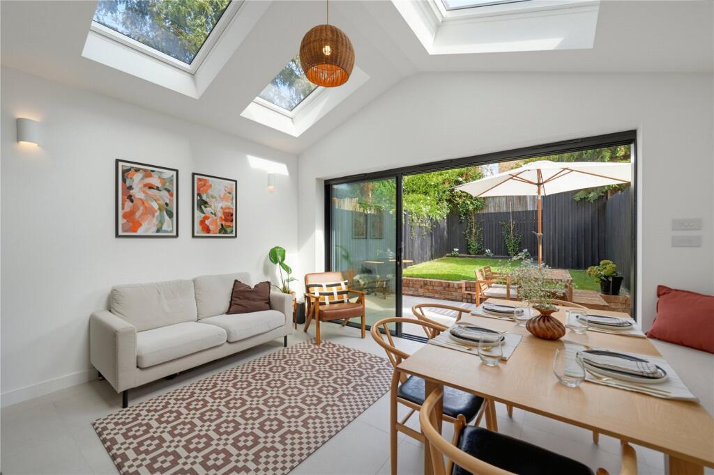 House in London, Upper Tooting, Furzedown - More