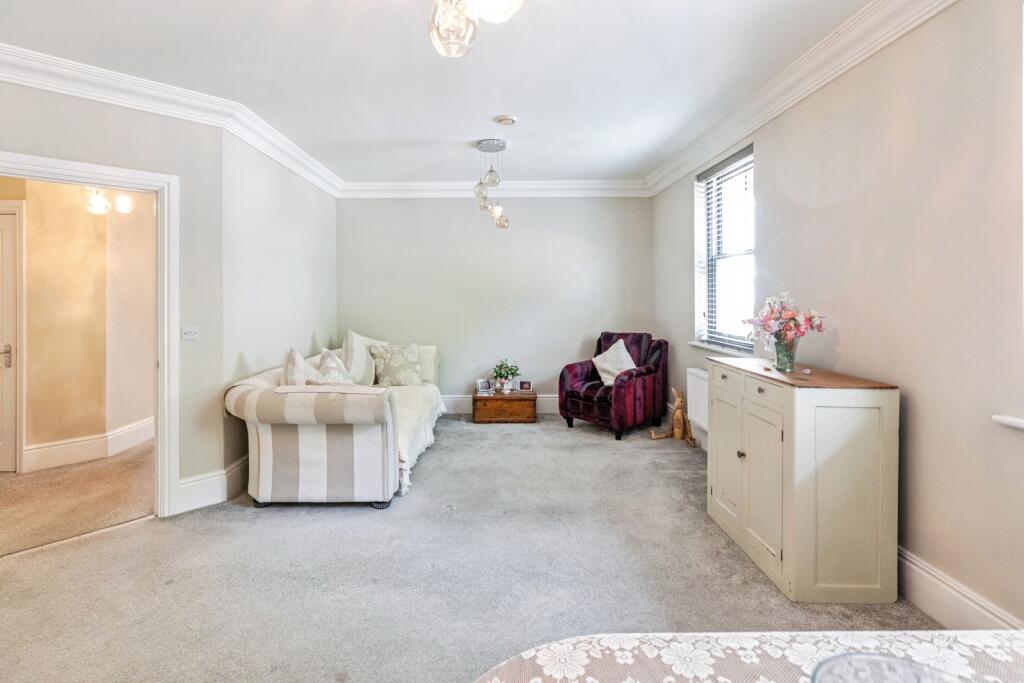 Apartment in Upton, St Crispin's - View 4