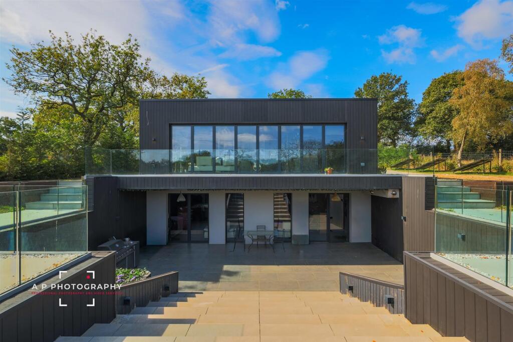 House in Stoke-on-Trent - View 3