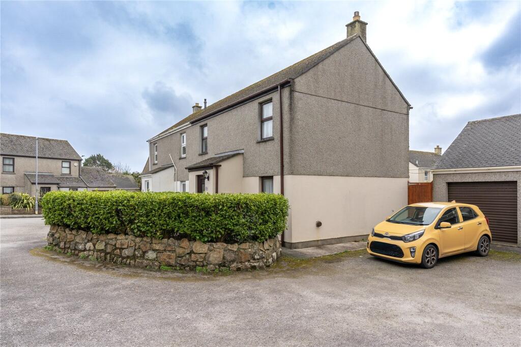 3 bedroom semi detached house in Heamoor, great location, no chain