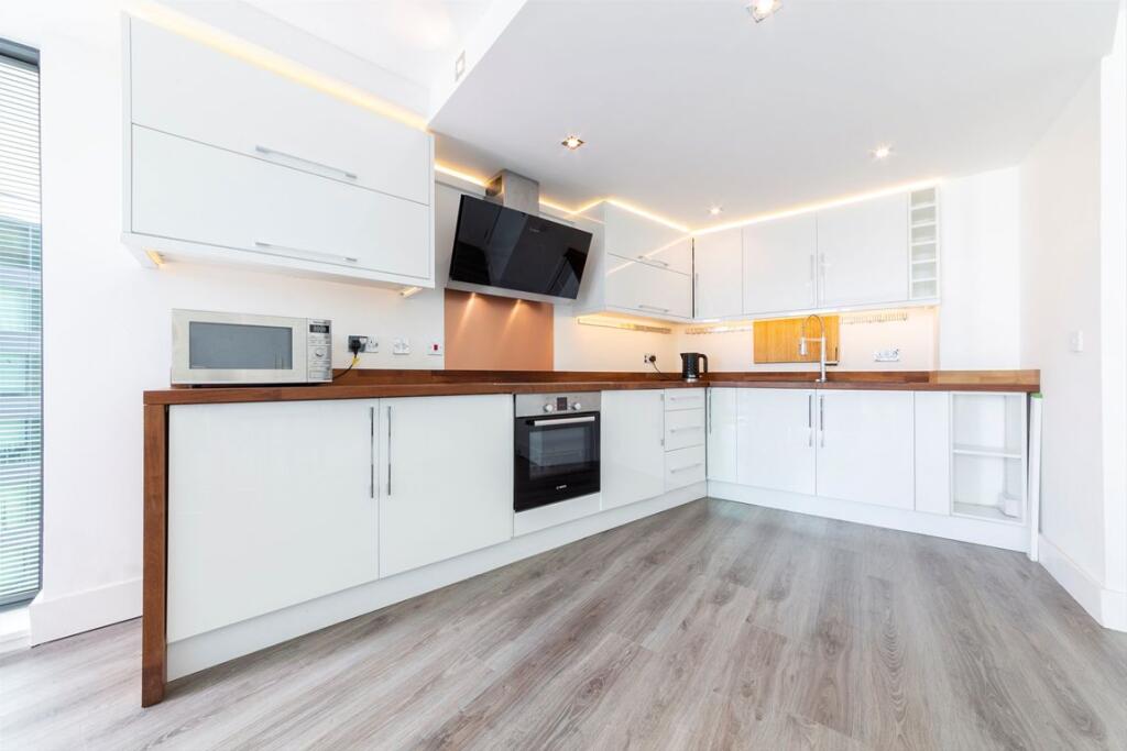 Main image of property: 41 Millharbour, Canary Wharf