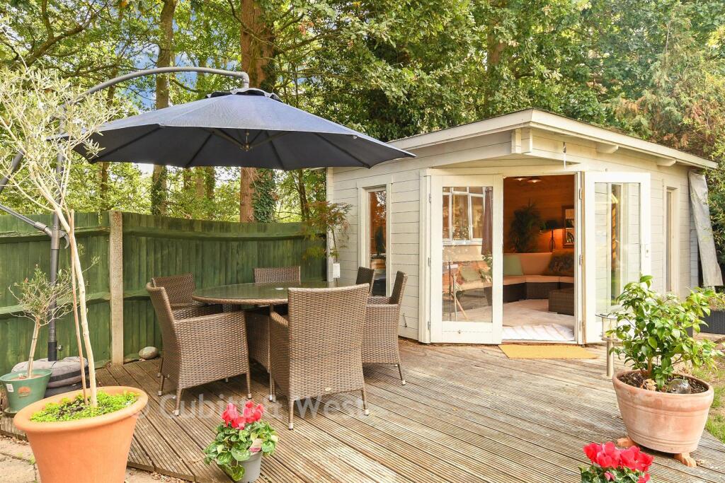 House in Reigate and Banstead, Woodhatch - More