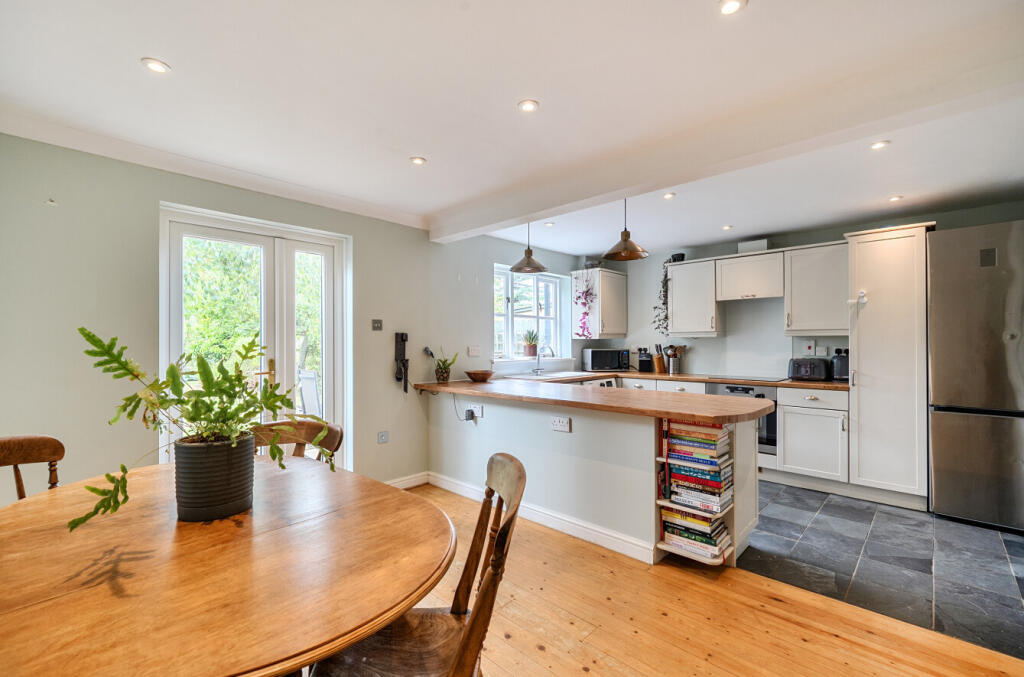 House in Gloucester - View 4