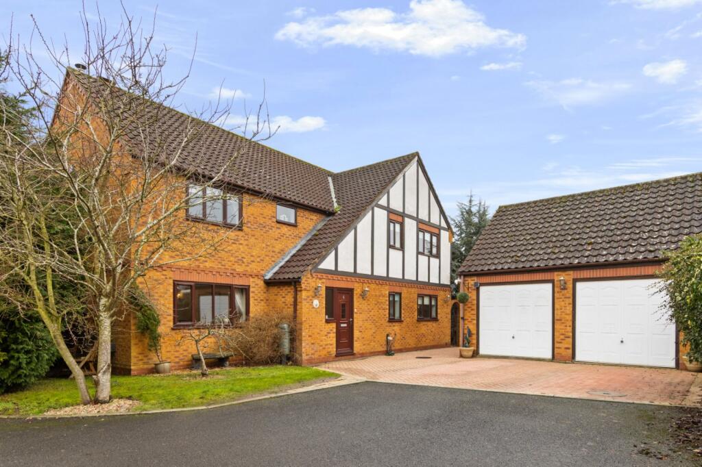 5-bed detached on Dovecote Meadows, Wrawby, Brigg, North Lincolnshire, DN20, £450,000