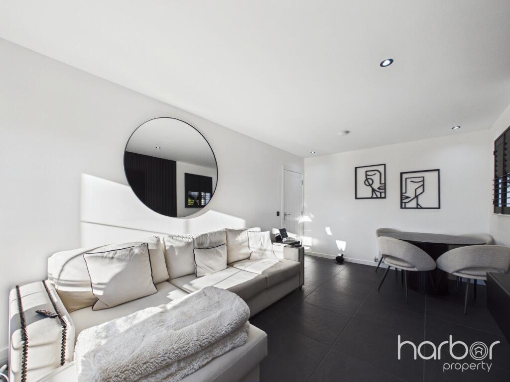 Jackson Crescent, Moodiesburn, Glasgow, North Lanarkshire, G69 0FD photo 3