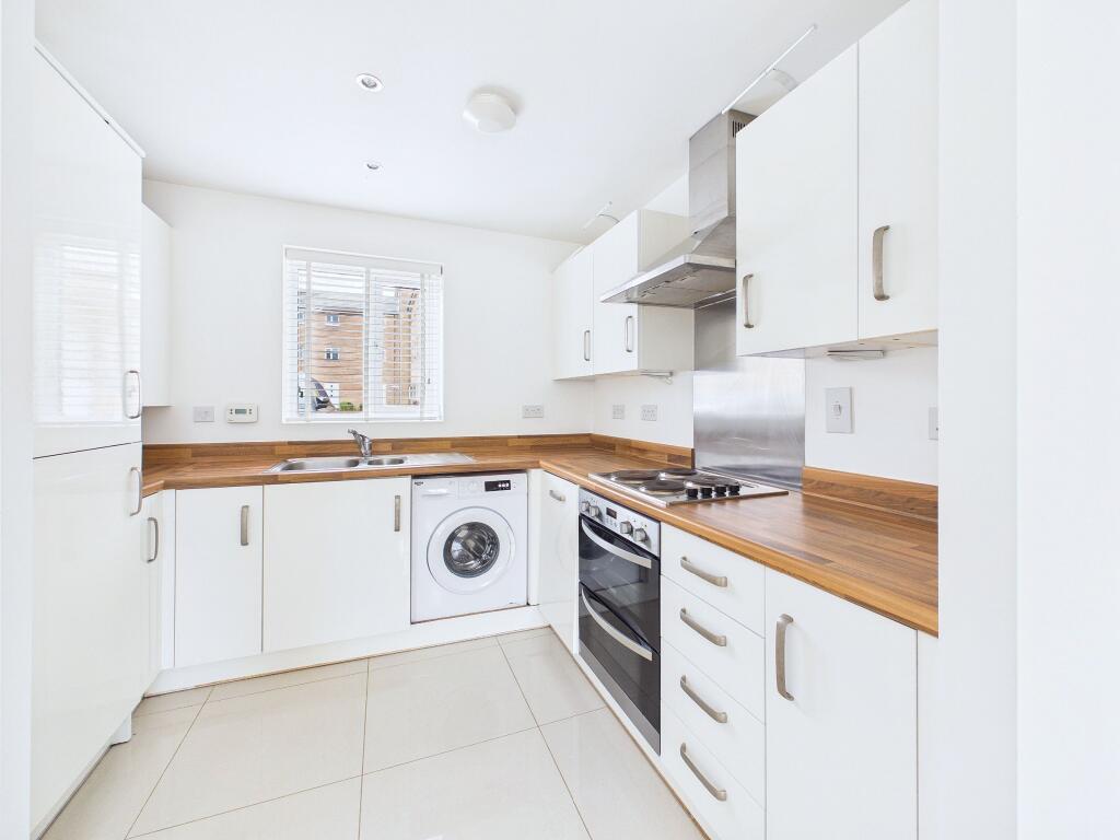 Delphinium Court, Eynesbury, St. Neots photo 2