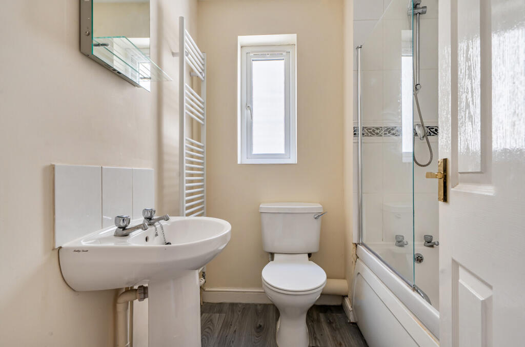 House in West Oxfordshire, Cogges, Witney - More