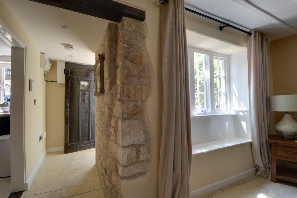 House in South Kesteven, Corby Glen - View 2