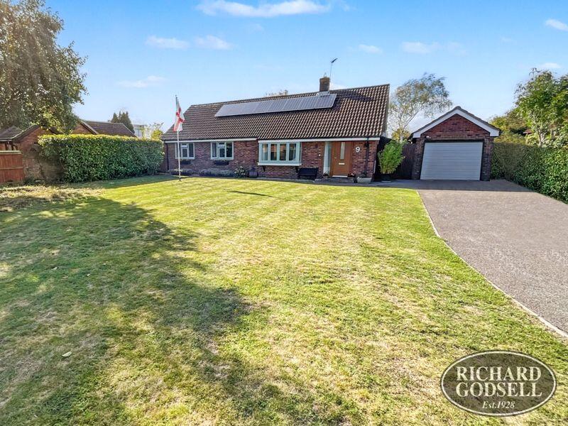 Main image of property: HOBOURNE PARK, HIGHCLIFFE