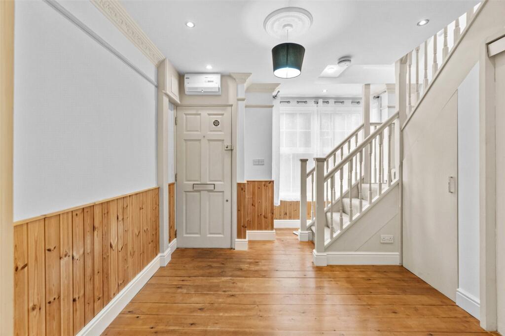 House in London - View 5