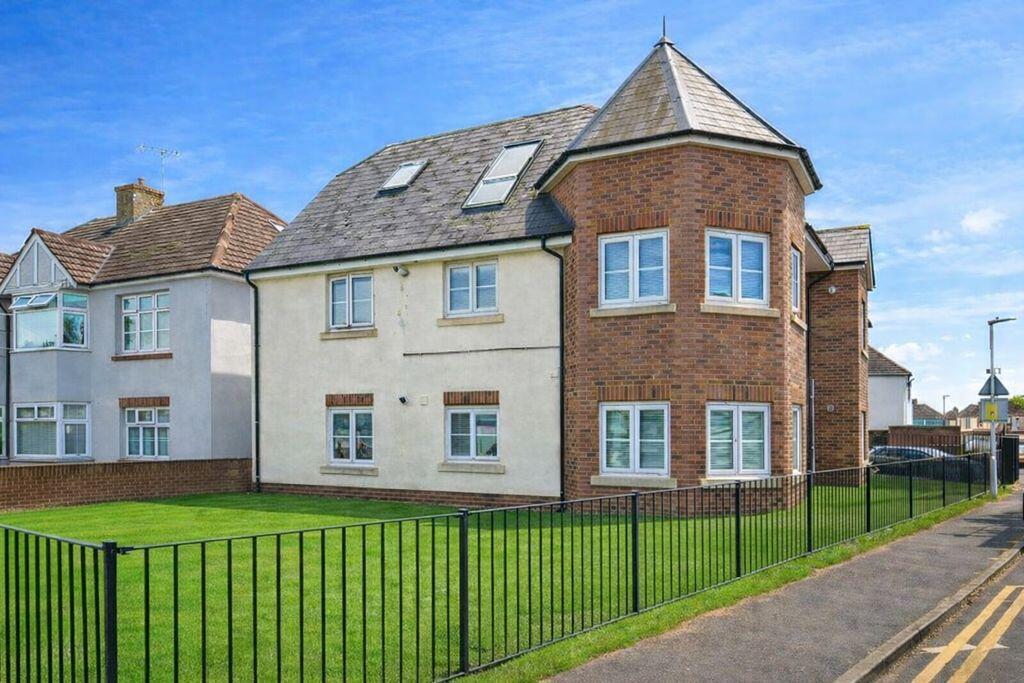 Main image of property: Cranborne Road, Hoddesdon, EN11