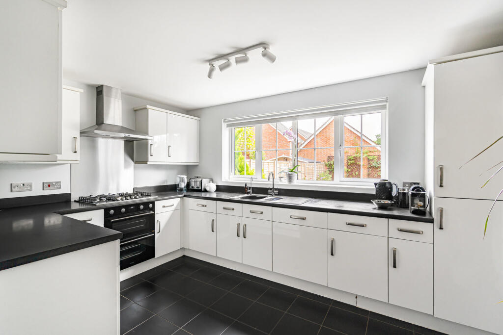 House in East Hampshire, Four Marks - View 2
