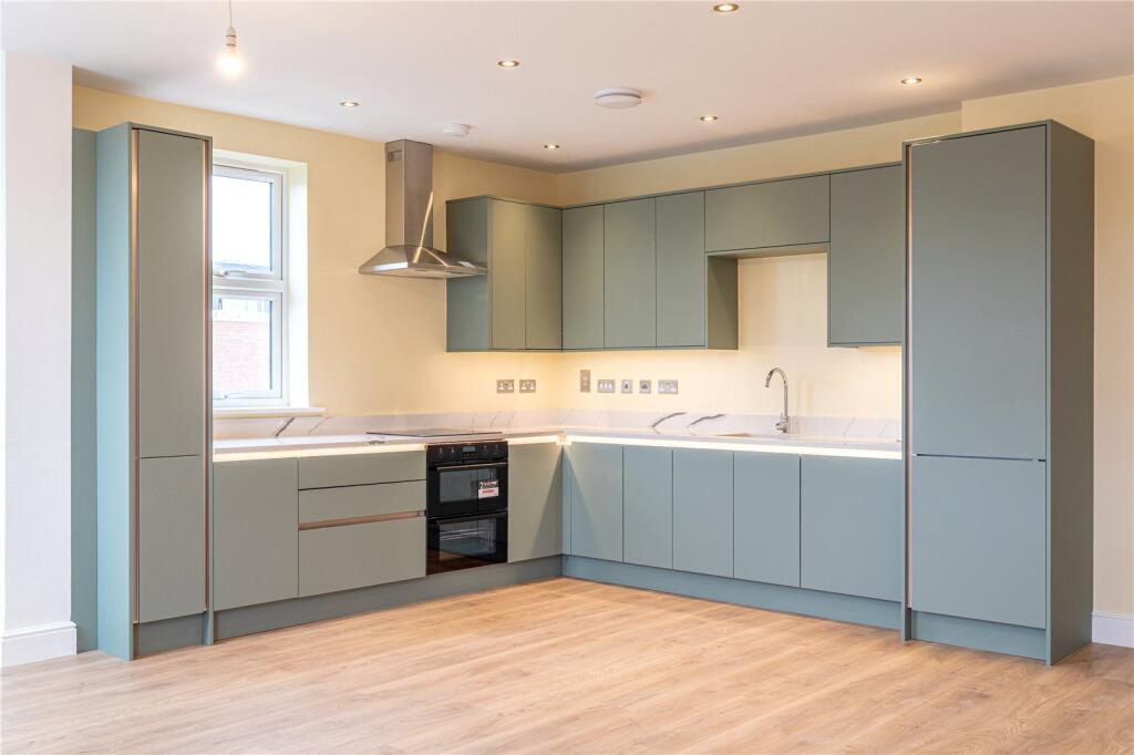 Apartment in Newbury, West Berkshire - View 2
