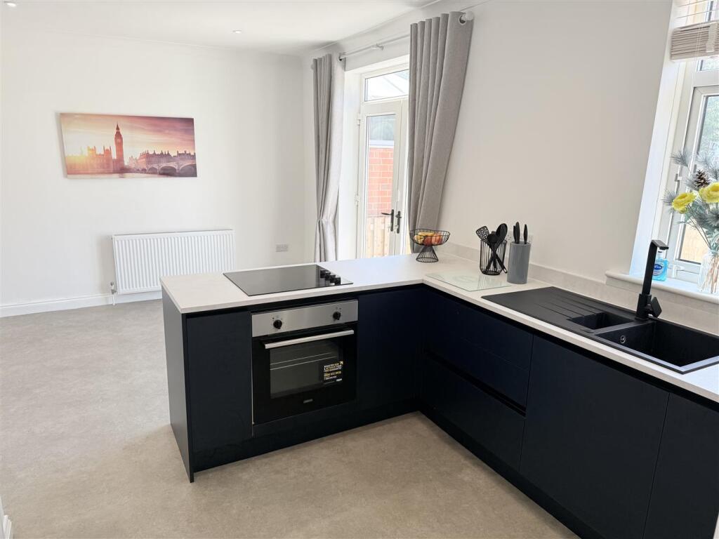 House in Mirfield, Battyeford - View 3