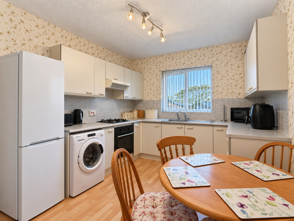 Apartment in Preston - View 5