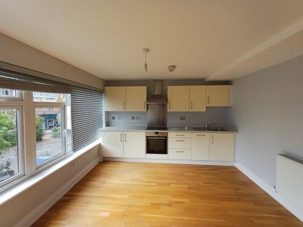 Apartment in Kingston upon Thames - View 5