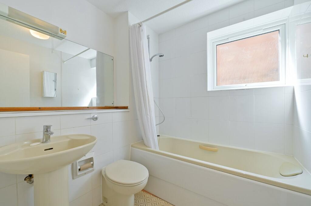 Apartment in Windsor - View 5
